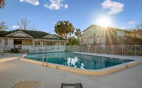 Stylish Sanctuary King Beds Upscale Condo